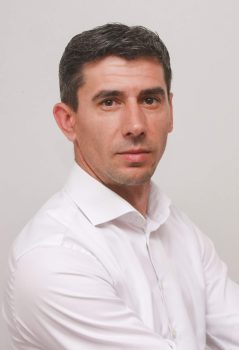 Arnes Sinanović